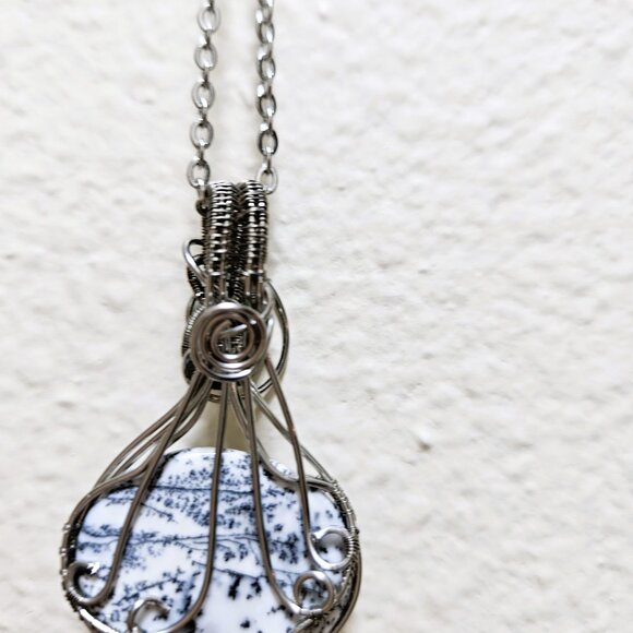Dendrite Opal Black and White pendant Stainless Steel non tarnish wire & chain - Picture 7 of 12